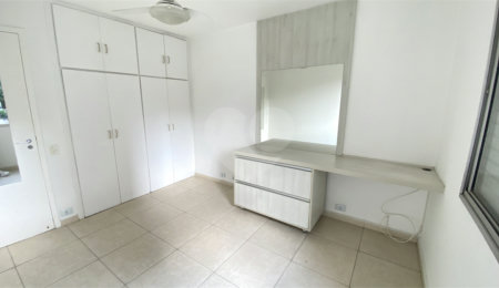Apartamento à venda com 3 quartos, sendo 1 suíte,  em Campo Belo, São Paulo, SP