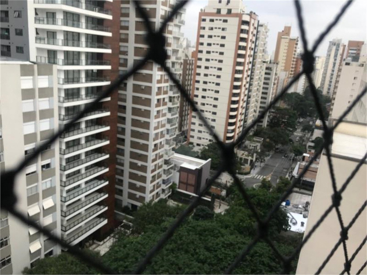 Apartamento à venda ou para alugar com 3 suítes em Moema, São Paulo, SP