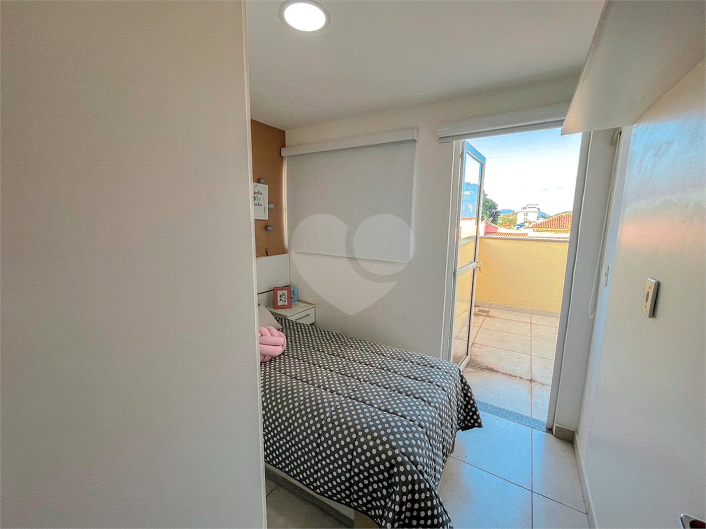 Casa à venda com 4 quartos, sendo 1 suíte, no condomínio Imperial Santa Cruz, Rio de Janeiro - RJ