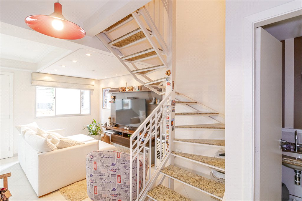 Casa à venda com 3 quartos, sendo 1 suíte, no condomínio Mirante Bello, São Paulo - SP