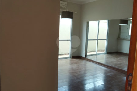 Casa à venda com 3 quartos, sendo 1 suíte,  no condomínio Vila Aracoara, Araraquara - SP
