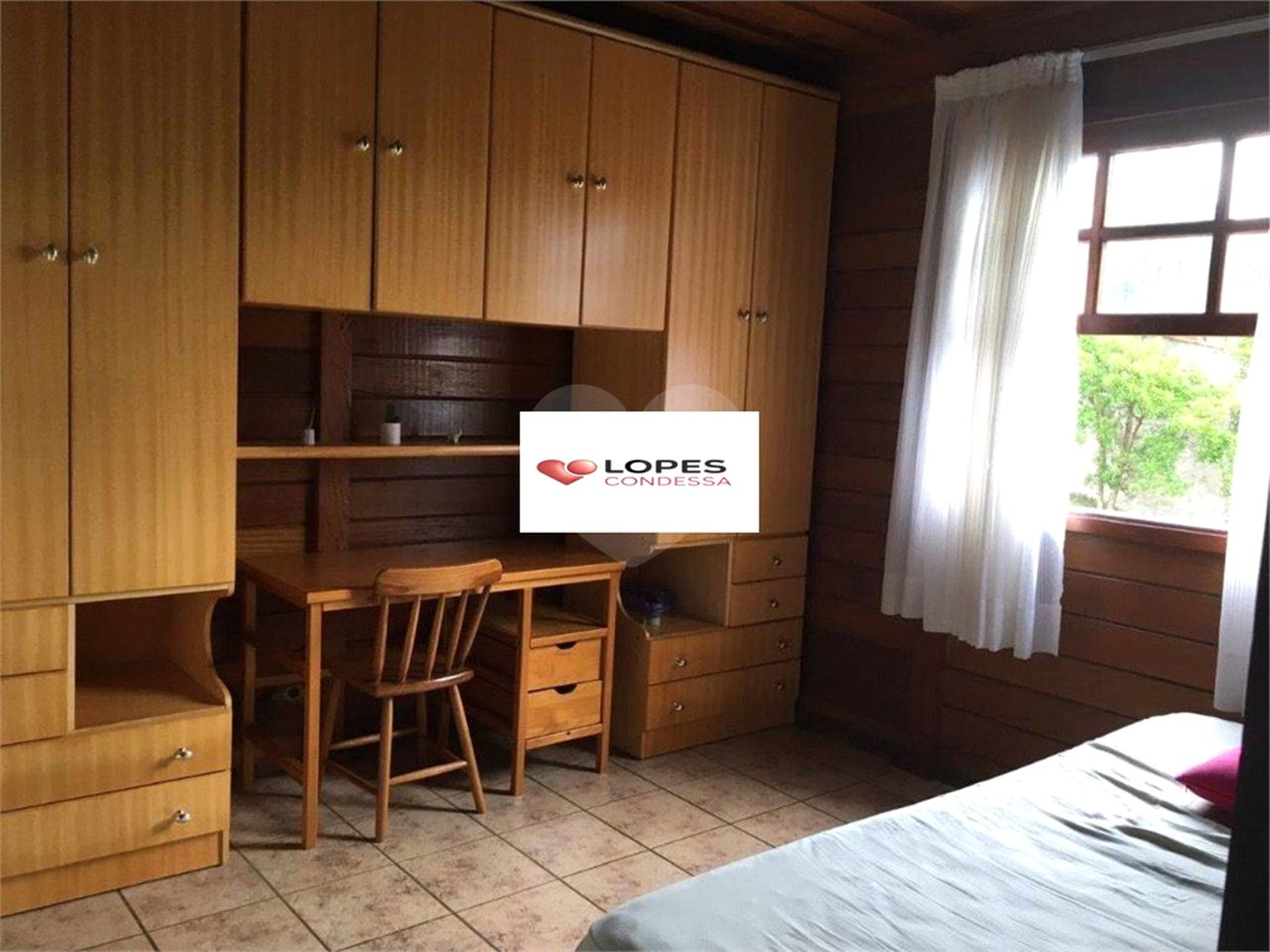 Casa à venda com 4 quartos, sendo 1 suíte, no condomínio Loteamento Haras El Passo, Mairiporã - SP