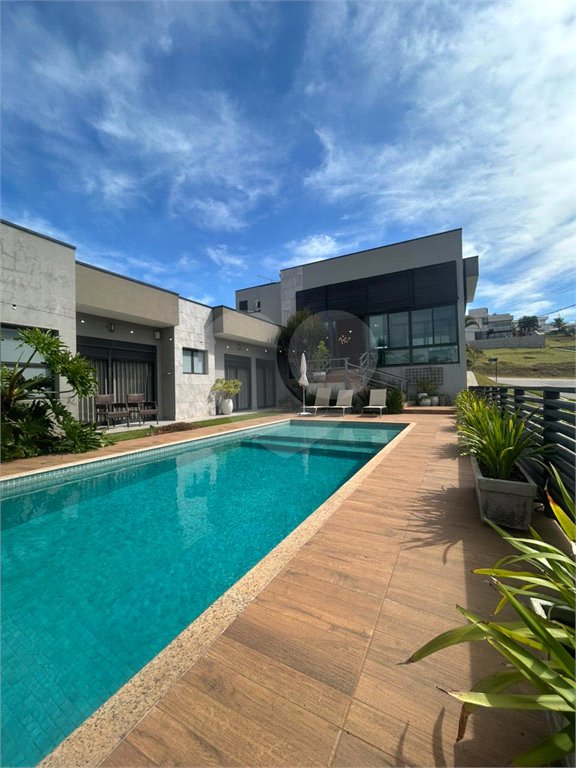 Casa à venda com 3 suítes no condomínio Campo de Toscana, Vinhedo - SP