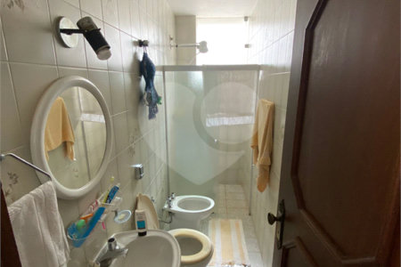 Casa Térrea com 3 suítes, sendo 1 suíte master.