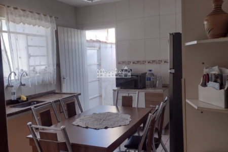 Casa à venda com 5 quartos no Centro de Atibaia/SP | Duas casas no mesmo terreno