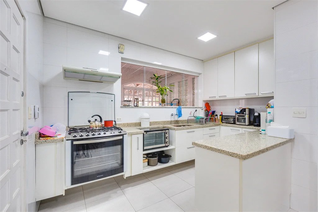 Casa à venda com 4 quartos, sendo 1 suíte,  em Brooklin Paulista, São Paulo, SP