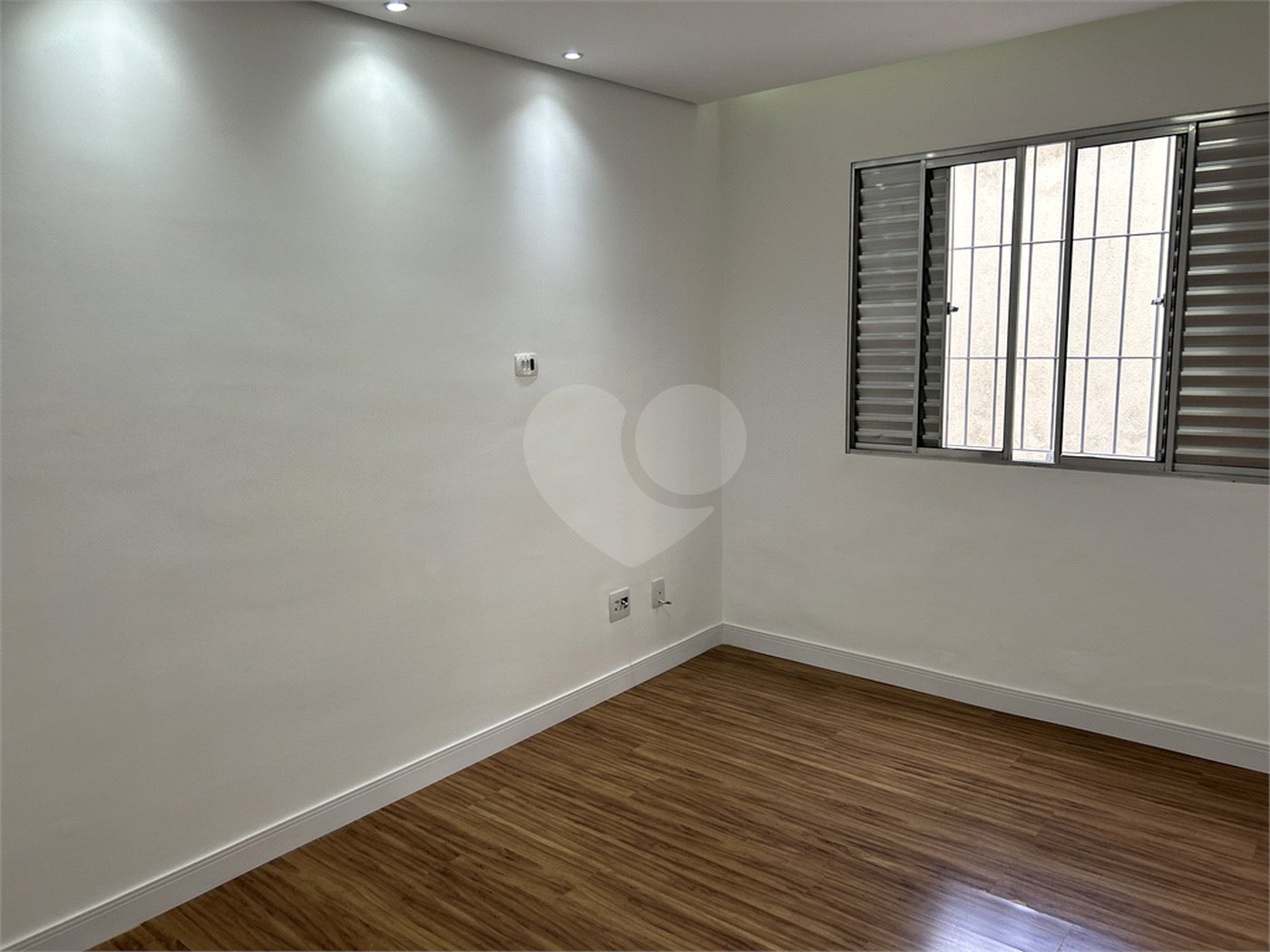 Apartamento à venda com 3 quartos, sendo 1 suíte,  em Vila Lavínia, Mogi das Cruzes, SP