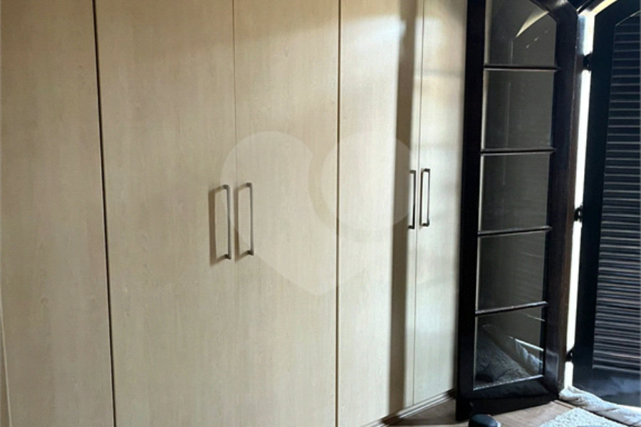 Sobrado à venda com 5 quartos em Horto, São Paulo, SP