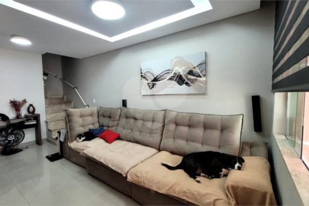 Sobrado à venda com 3 quartos, sendo 1 suíte, em Vila Nivi, São Paulo, SP