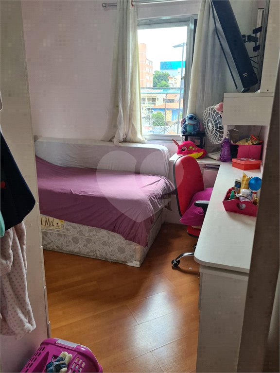 Apartamento com 3 dormitórios, sendo 1 suíte.