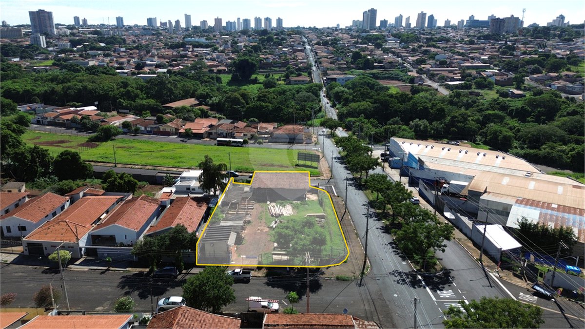 Terreno à venda em Parque Laranjeiras, Araraquara, SP