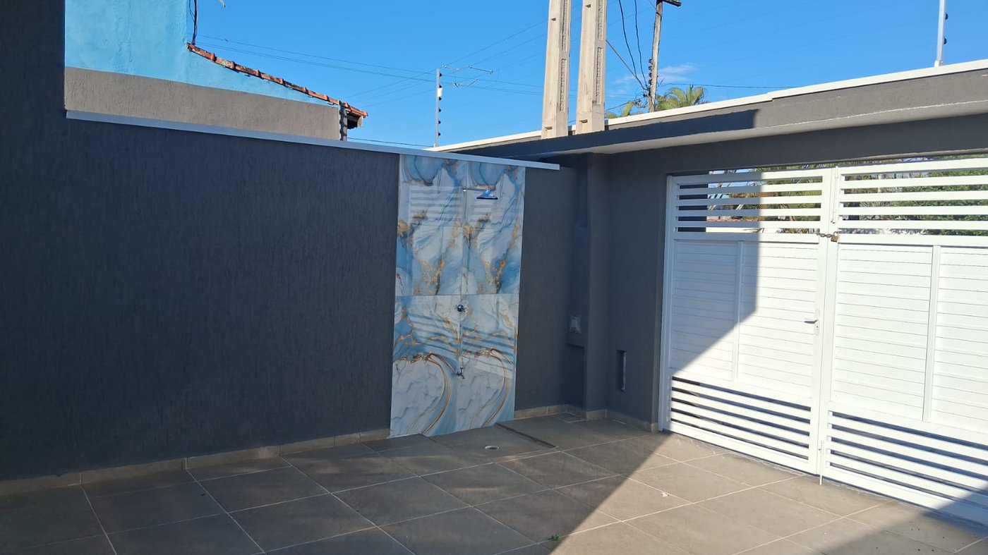 Casa à venda com piscina em Itanhaém