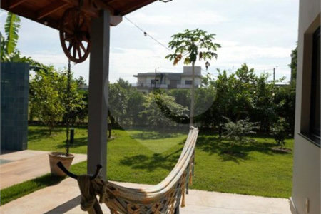 Casa à venda com 4 quartos, sendo 2 suítes, no condomínio Primavera, Salto - SP