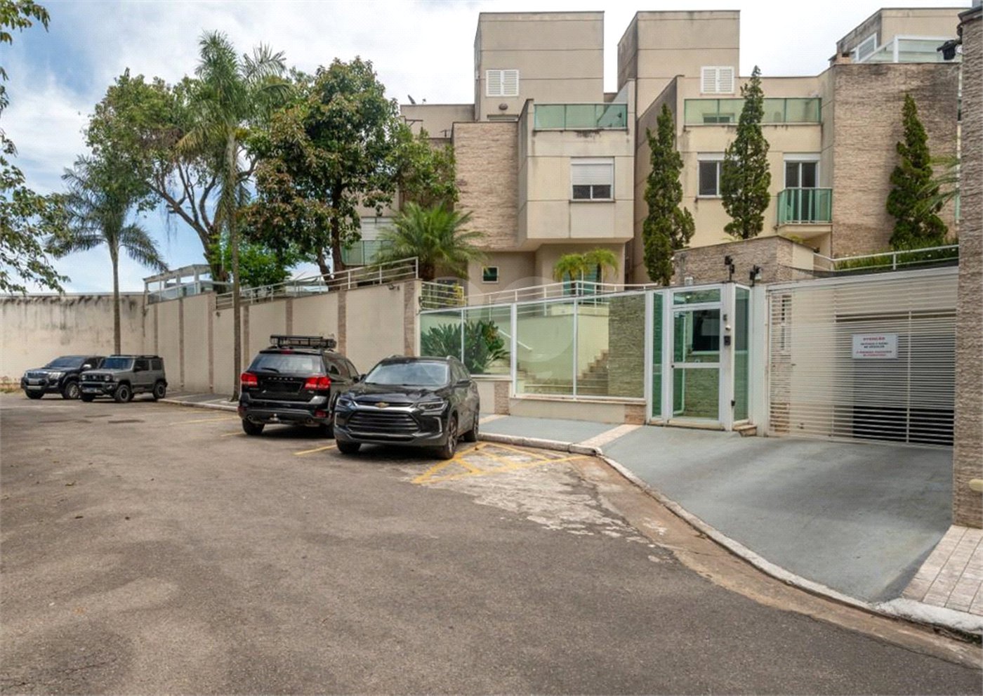 Casa à venda com 4 quartos, sendo 2 suítes, no condomínio Melbourne Residence, São Paulo - SP
