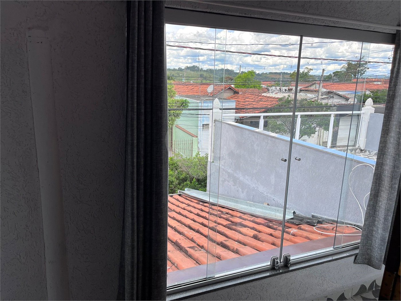 Sobrado à venda com 5 quartos, sendo 2 suítes,  em Jardim da Granja, São José dos Campos, SP