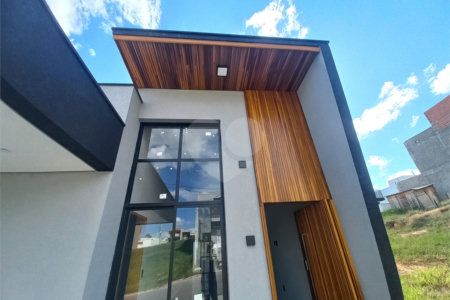 Casa à venda com 3 quartos, sendo 1 suíte, no condomínio Horto Florestal Villagio, Sorocaba - SP
