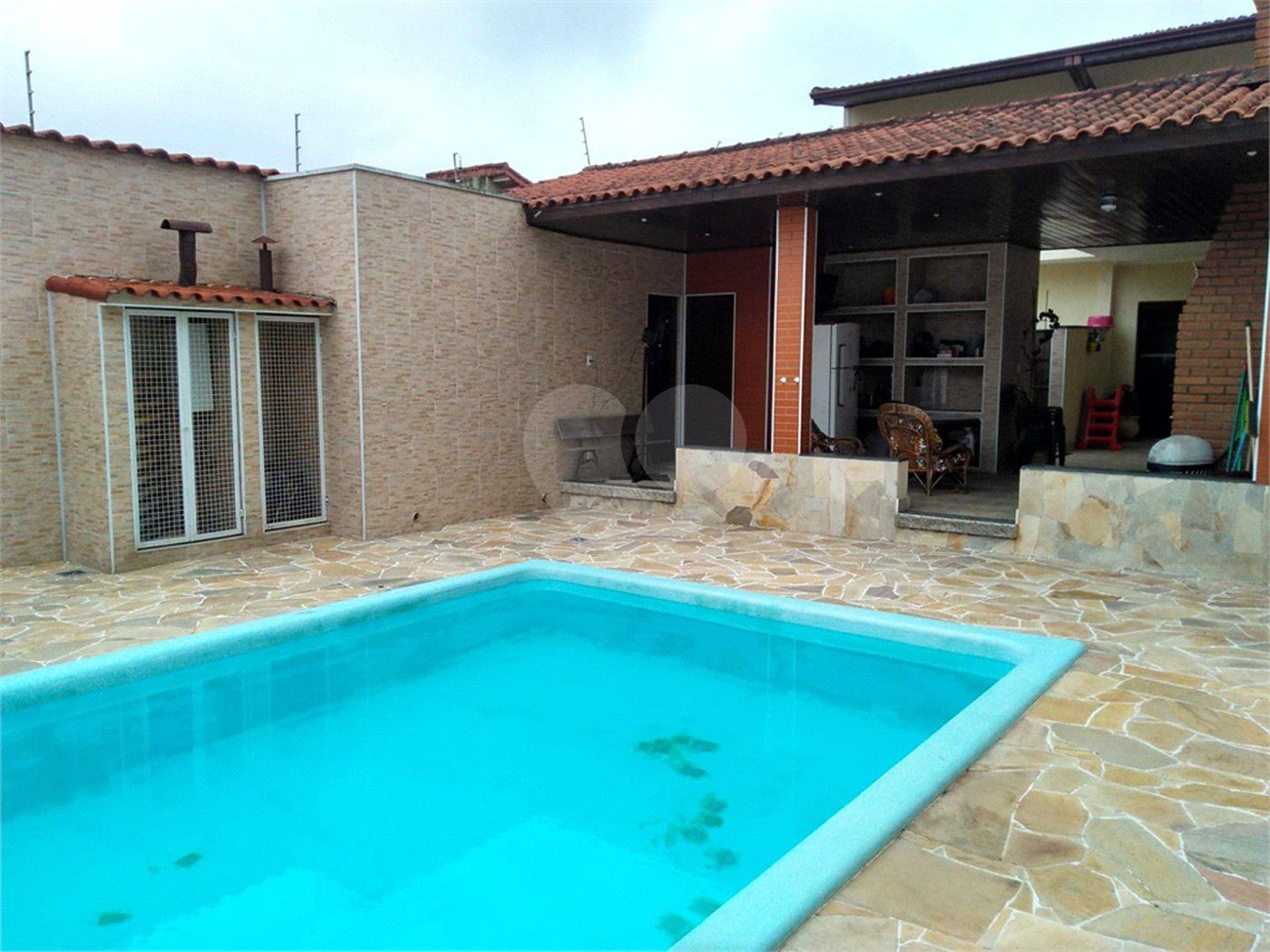 Casa à venda com 3 quartos, sendo 2 suítes,  em Vila Suissa, Mogi das Cruzes, SP