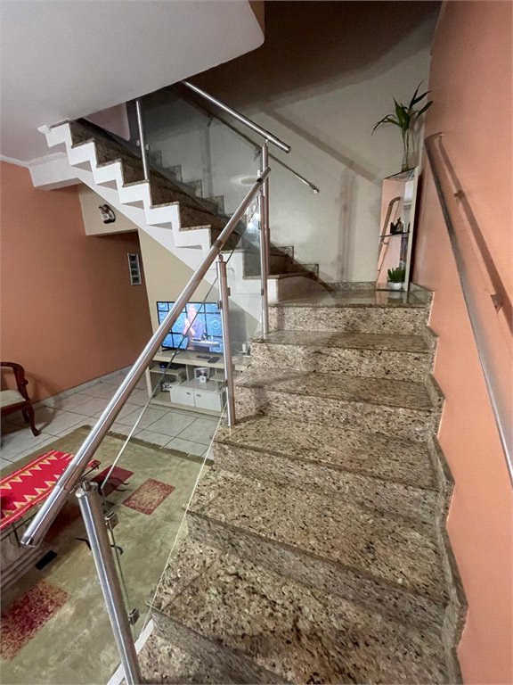 Sobrado à venda com 5 quartos, sendo 1 suíte,  em Vila Gustavo, São Paulo, SP