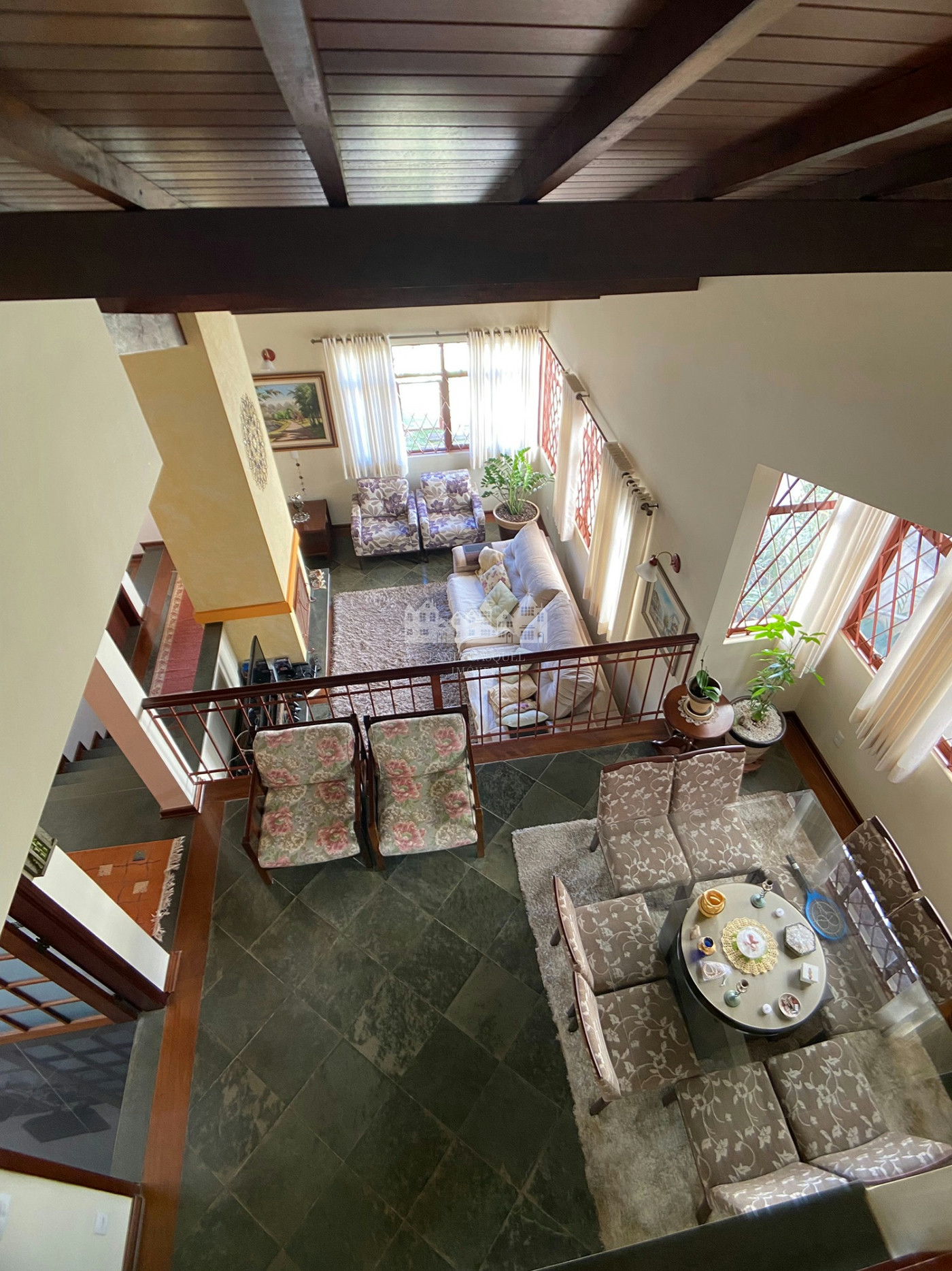 Casa à venda com 3 quartos, sendo 1 suíte, com vista deslumbrante em Recreio Maristela, Atibaia