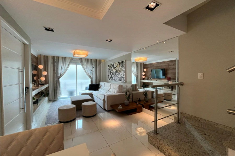 Casa à venda com 4 quartos, sendo 2 suítes, no condomínio Floradas da Serra, São Paulo - SP