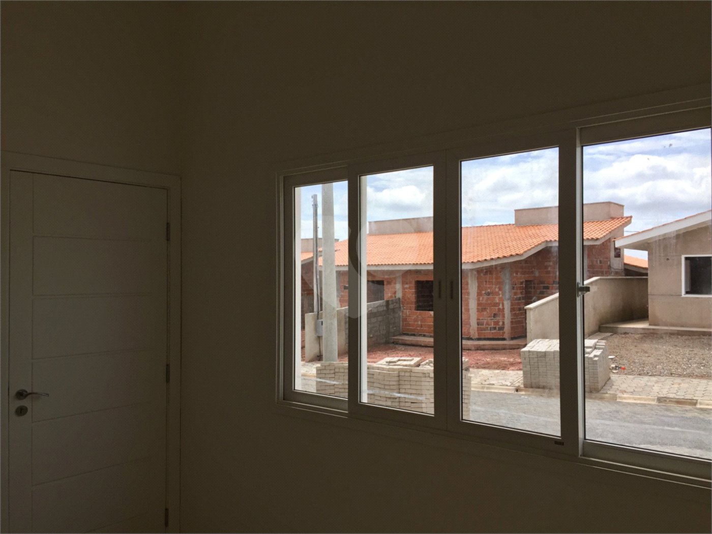 Casa à venda com 3 quartos, sendo 1 suíte,  no condomínio Marf Iii- Fase III, Bom Jesus dos Perdões - SP