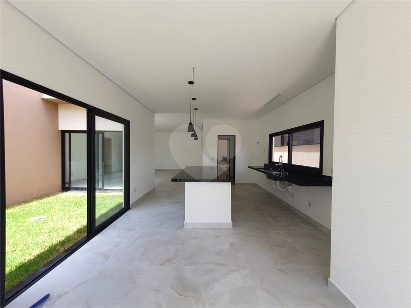 Casa à venda com 3 suítes no condomínio Via Castelli, Louveira - SP