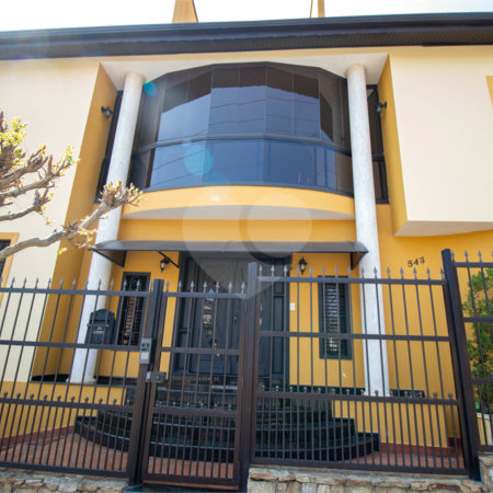Sobrado à venda com 5 quartos, sendo 3 suítes, no Centro, São Roque, SP