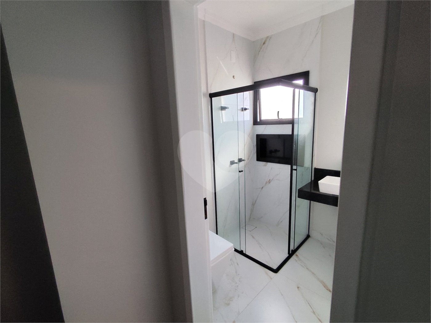 Casa à venda com 4 quartos, sendo 3 suítes,  no condomínio Residencial Golden Ville, Itapetininga - SP