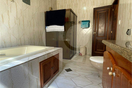 Casa Térrea à venda com 5 quartos, sendo 2 suítes, em Campo Grande, Rio de Janeiro, RJ