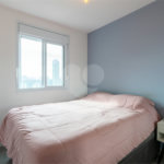 Apartamento a venda na Rua Gaspar Lourenço totalmente reformado - 2 quartos, varanda