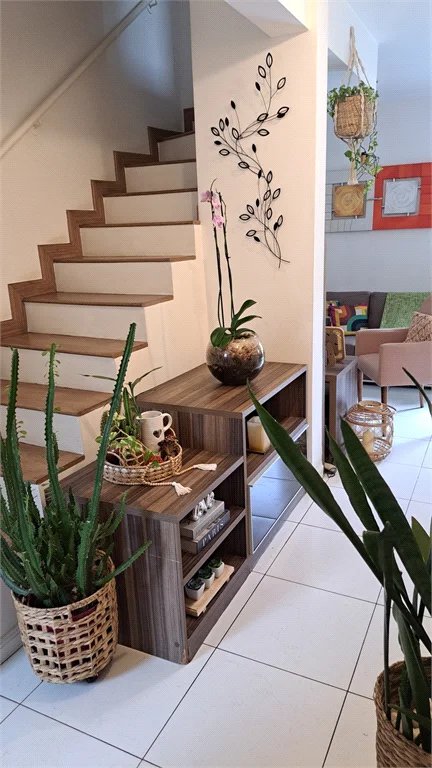 Casa à venda com 3 quartos, sendo 1 suíte, no condomínio Moradas do Horto, São Paulo - SP