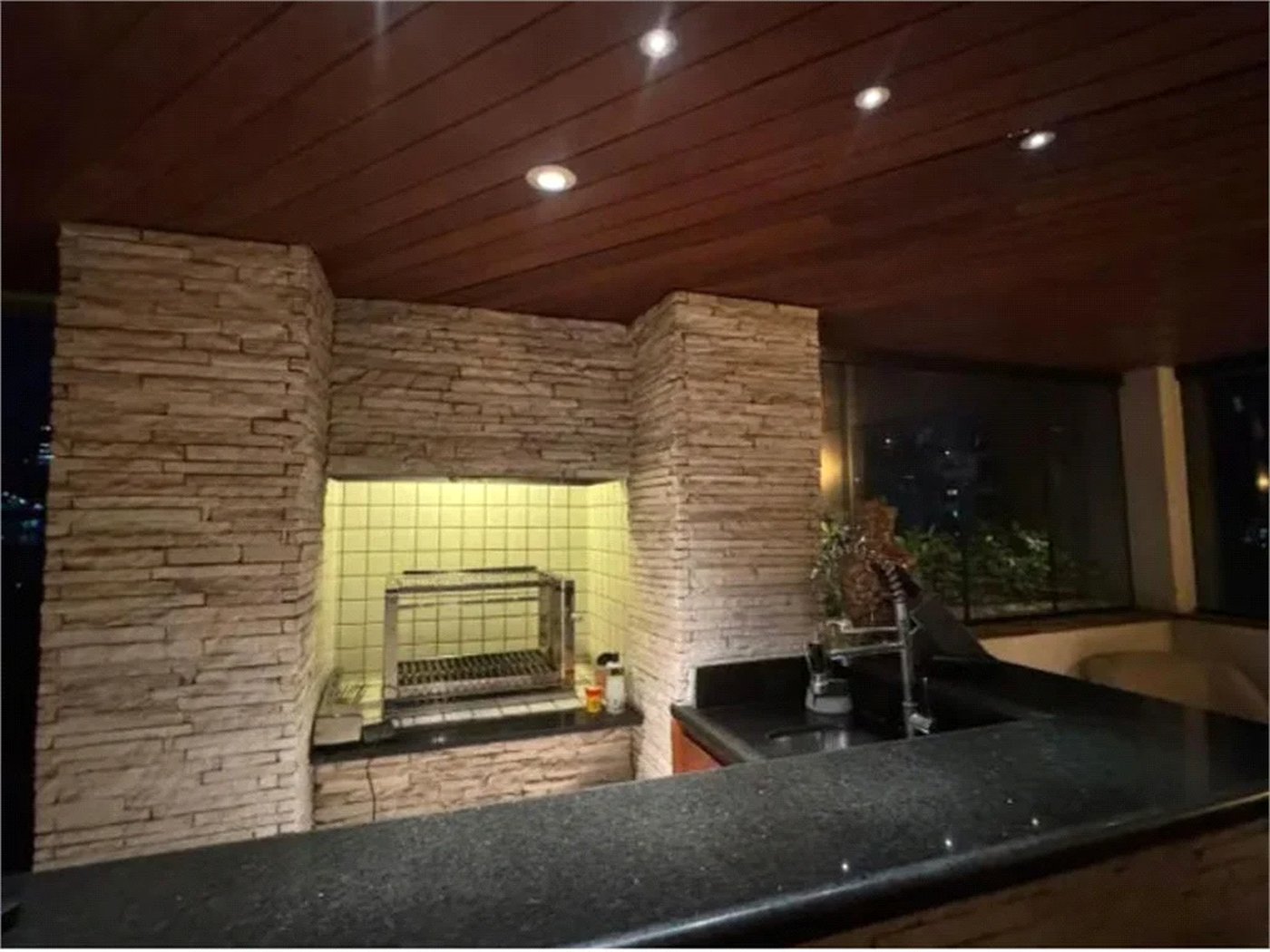 Apartamento para alugar com 4 quartos, sendo 2 suítes,  em Vila Andrade, São Paulo, SP