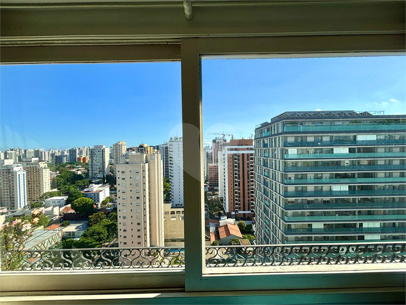 Apartamento à venda com 3 quartos, sendo 1 suíte,  em Indianópolis, São Paulo, SP
