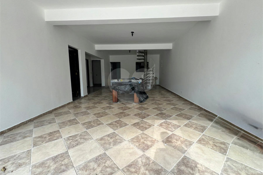 Casa à venda com 5 quartos, sendo 2 suítes, no condomínio Sausalito, Mairiporã - SP