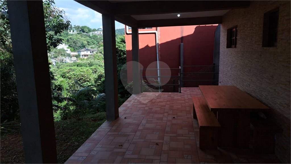 Casa à venda com 3 quartos, sendo 1 suíte, no condomínio Alpes da Cantareira, Mairiporã - SP