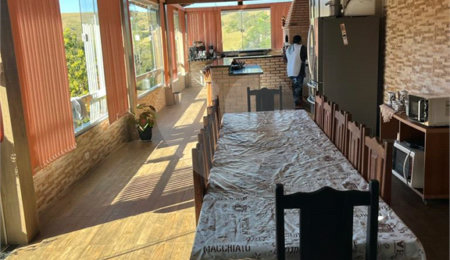 Sobrado à venda com 3 quartos, sendo 1 suíte,  em Jardim Brogotá, Atibaia, SP