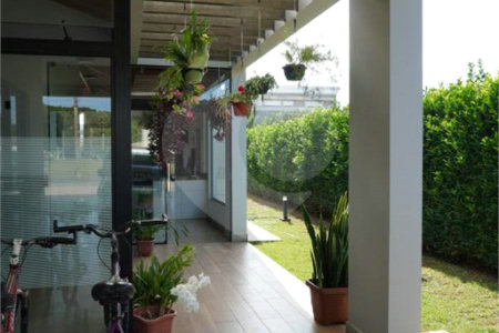 Casa à venda com 4 quartos, sendo 2 suítes, no condomínio Primavera, Salto - SP