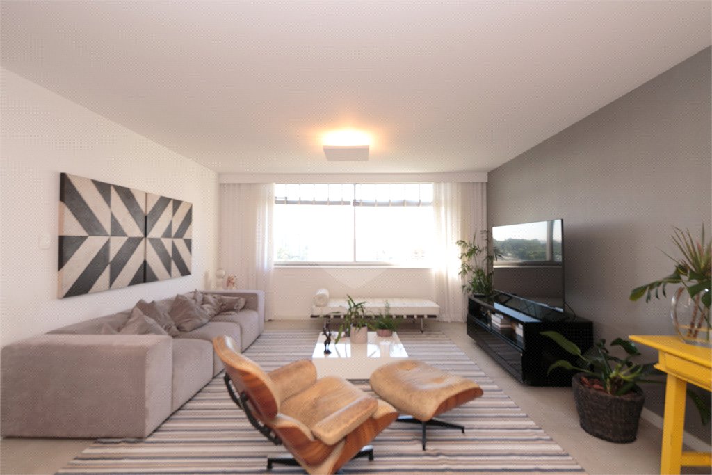 Apartamento à venda com 4 quartos, sendo 1 suíte, em Alto da Boa Vista, São Paulo, SP