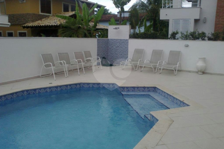 Sobrado à venda com 5 suítes em Enseada, Bertioga, SP