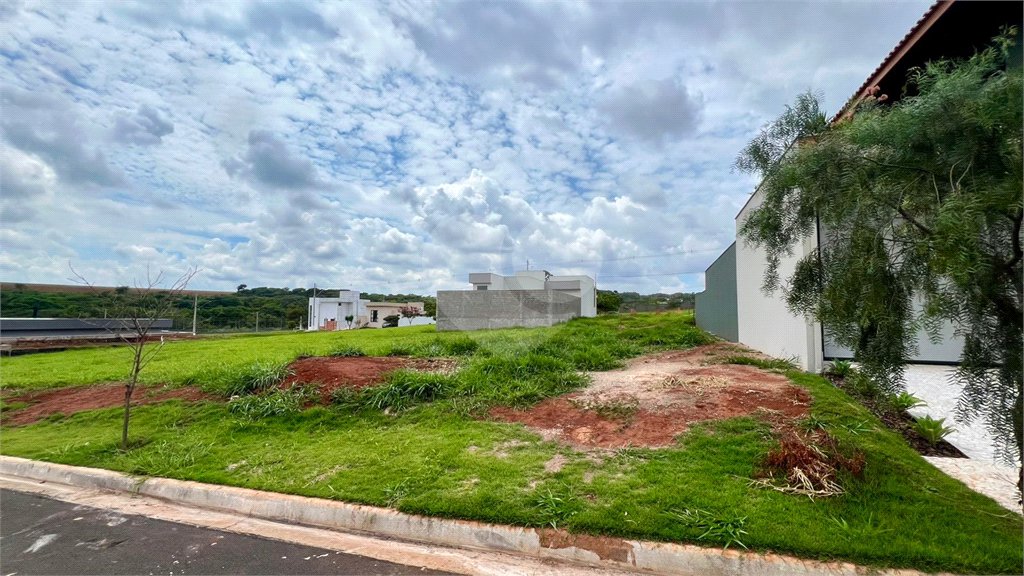 Lote à Venda – Condomínio Recanto do Sabiá