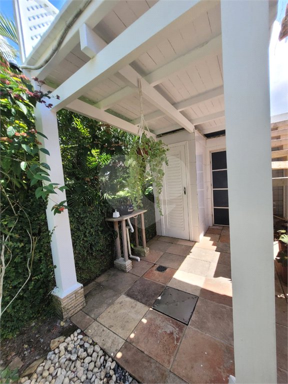 Casa à venda com 4 quartos, sendo 2 suítes, no Centro, Santa Cruz Cabrália, BA