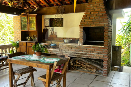 Casa à venda com 3 quartos, sendo 1 suíte, no Centro, Guararema, SP