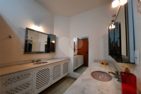 Casa à venda com 6 quartos, sendo 3 suítes, em Morumbi, São Paulo, SP