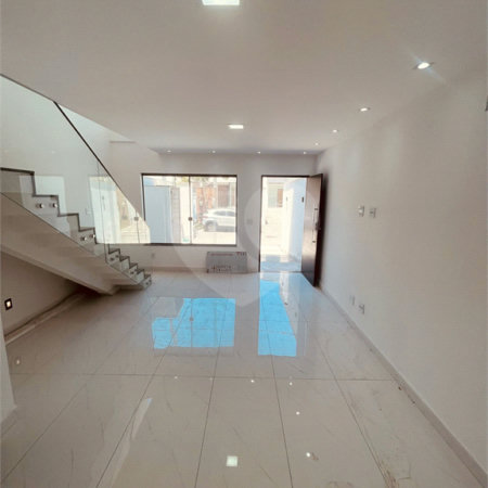Casa à venda com 3 quartos, sendo 2 suítes, no condomínio Grand Park, Rio de Janeiro - RJ