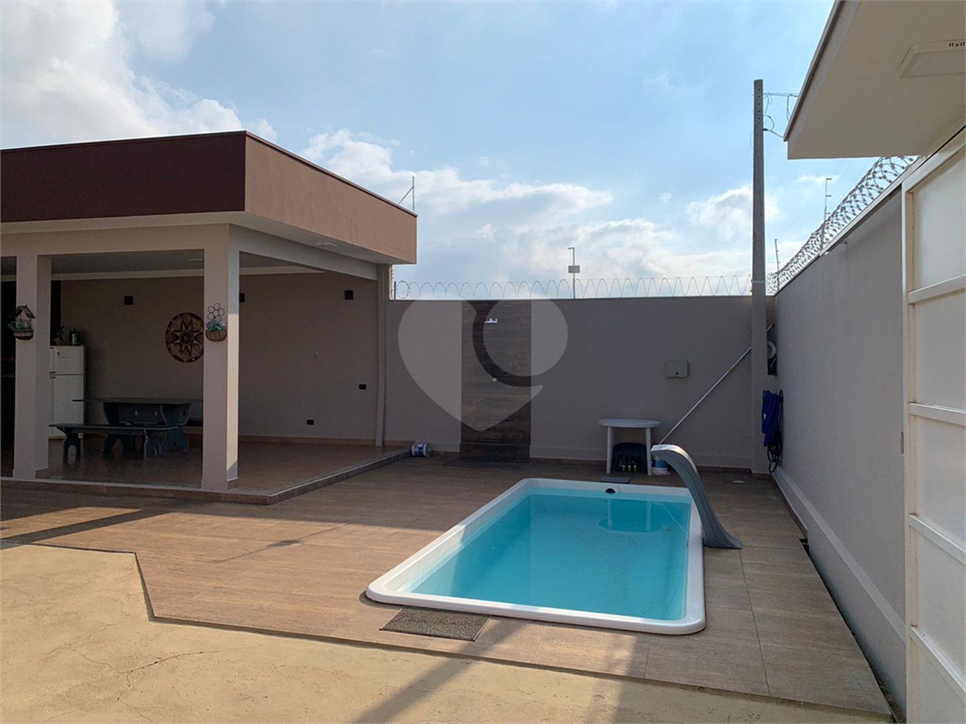 Casa térrea com piscina para venda no Residencial Arcoville