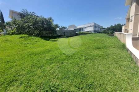 Terreno à venda com 1 suíte no condomínio Portal do Lago, Valinhos - SP