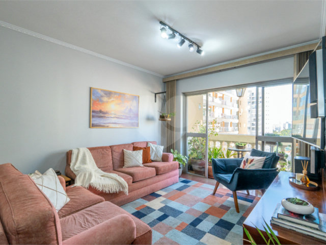 Apartamento à venda com 3 quartos, sendo 1 suíte,  em Campo Belo, São Paulo, SP