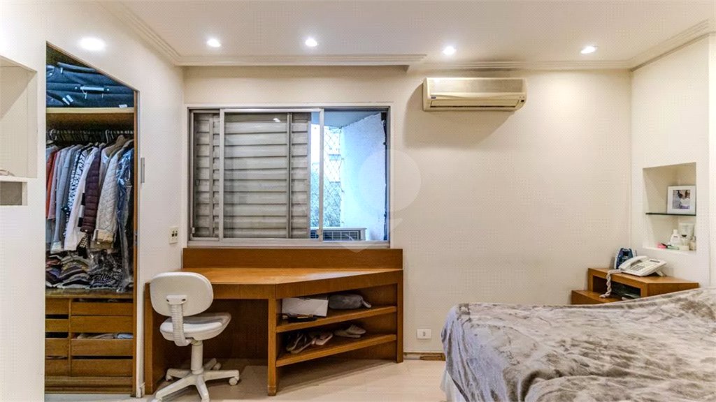 Apartamento à venda com 3 quartos, sendo 1 suíte,  em Higienópolis, São Paulo, SP