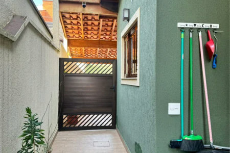 Casa à venda com 3 quartos, sendo 1 suíte, no condomínio Residencial Jardim das Flores 1510, Cotia - SP