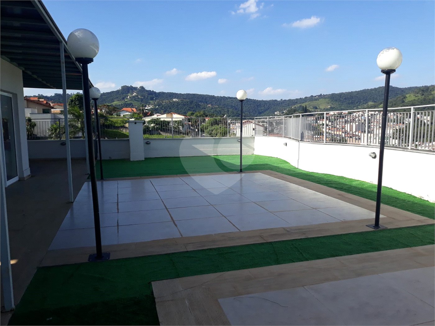 Apartamento à venda ou para alugar com 2 quartos, sendo 1 suíte,  em Jardim Flórida, São Roque, SP